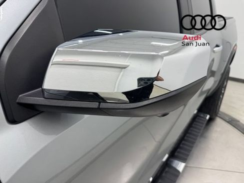 Used 2023 GMC Canyon Denali AWD/4WD image 9