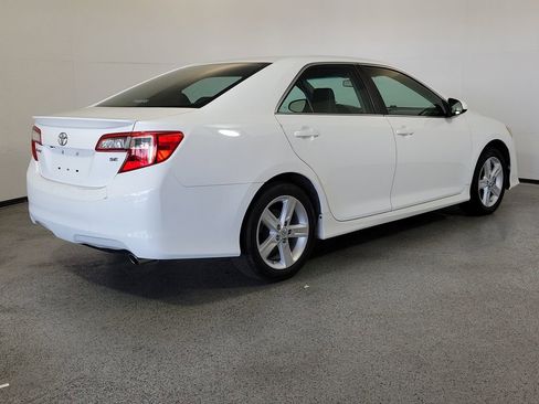 Used 2014 Toyota Camry SE FWD image 6