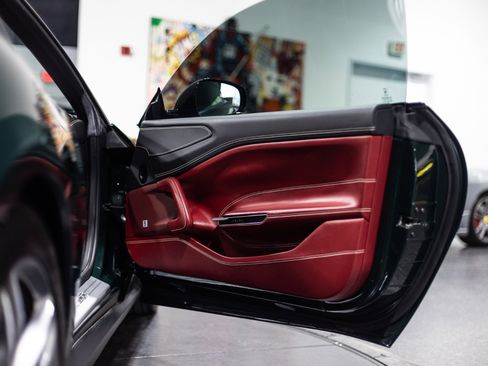 Used 2018 Ferrari GTC4Lusso image 34