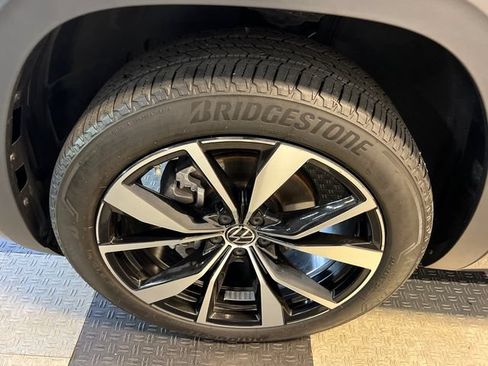 Certified 2024 Volkswagen Atlas SEL Premium R-Line AWD/4WD image 9