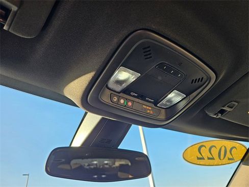 Used 2022 Chevrolet Traverse LT image 27