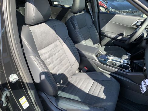 New 2025 Mitsubishi Outlander SE image 23