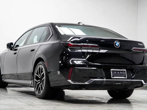 Used 2024 BMW 740i RWD image 15