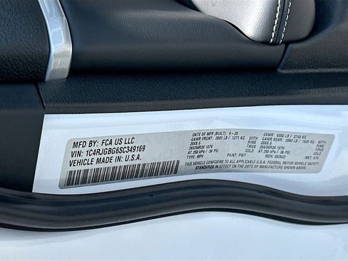 New 2025 Jeep Grand Cherokee Limited w/ Luxury Tech Group II image 36