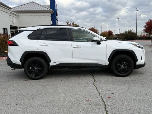 Used 2022 Toyota RAV4 XLE image 8