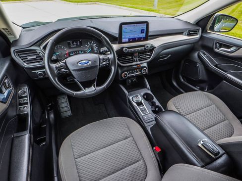 Used 2021 Ford Escape SE w/ Cold Weather Package AWD/4WD image 23