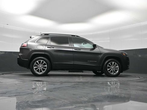 Used 2022 Jeep Cherokee Latitude Lux w/ Sun & Sound Group AWD/4WD image 25
