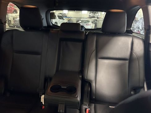 Used 2015 Toyota Highlander XLE image 9