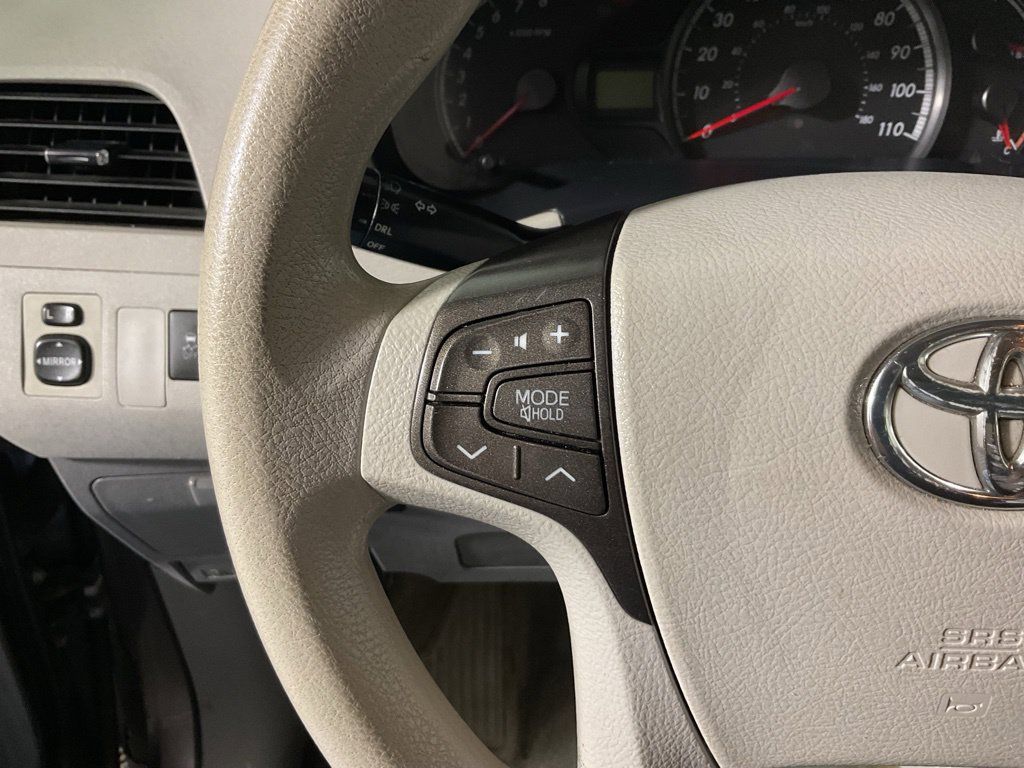 Used 2013 Toyota Sienna LE w/ Towing Pkg FWD image 24