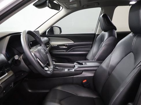 Certified 2025 Toyota Grand Highlander AWD Hybrid image 12