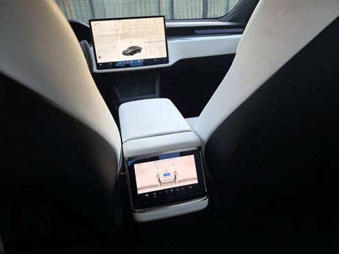 Used 2021 Tesla Model S Plaid image 9