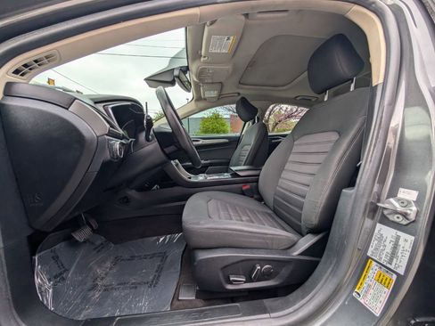Used 2020 Ford Fusion SE FWD image 15