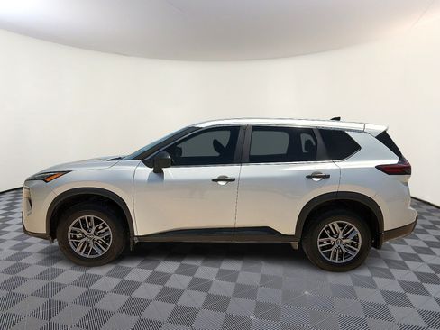 Used 2025 Nissan Rogue S FWD image 2