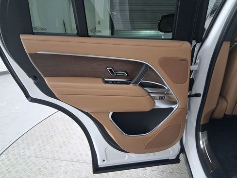 New 2026 Land Rover Range Rover SE image 28