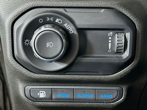 Used 2023 Jeep Wrangler Unlimited Sahara w/ Cold Weather Group AWD/4WD image 16