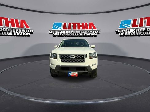 Used 2024 Nissan Frontier SV w/ SV Convenience Package RWD image 3