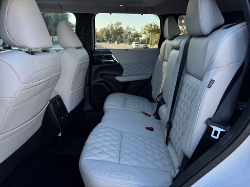 New 2025 Mitsubishi Outlander SEL image 15