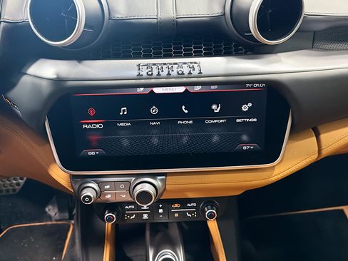 Used 2020 Ferrari Portofino RWD image 27