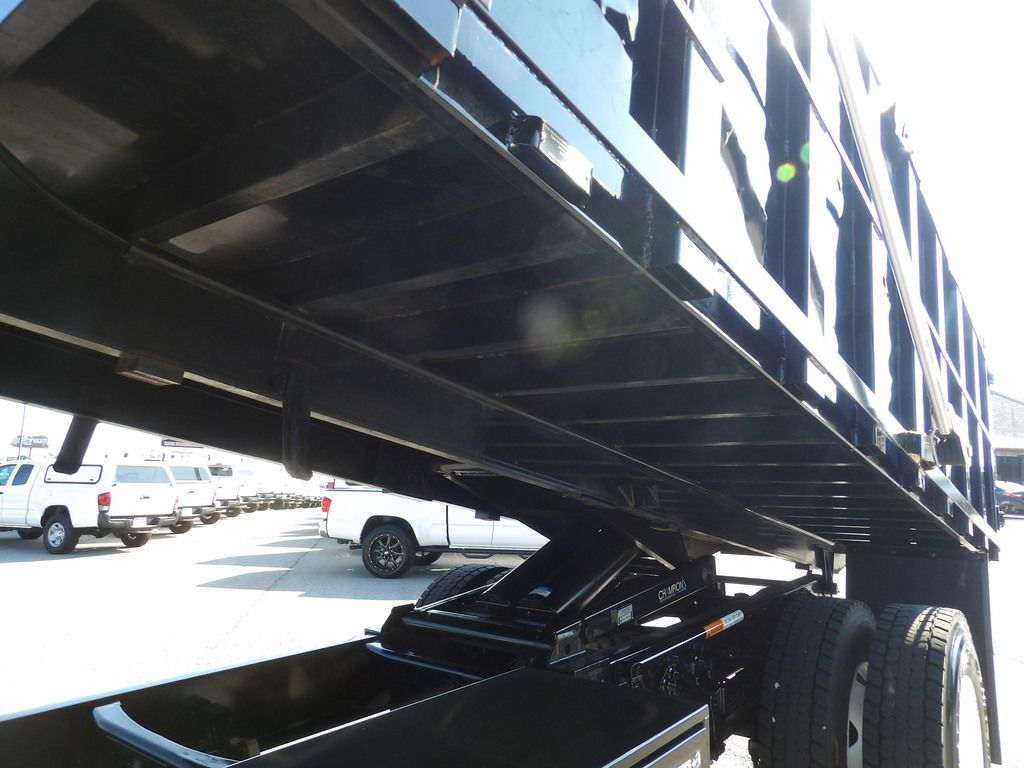 Used 2025 Ford F650 2WD Regular Cab Super Duty image 47