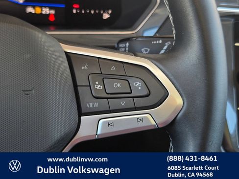 Used 2023 Volkswagen Tiguan SE w/ Panoramic Sunroof Package FWD image 21
