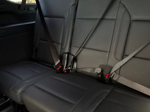 Used 2026 Chevrolet Suburban Z71 w/ Comfort Package AWD/4WD image 16