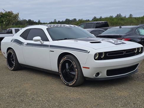 Used 2015 Dodge Challenger R/T Plus RWD image 2