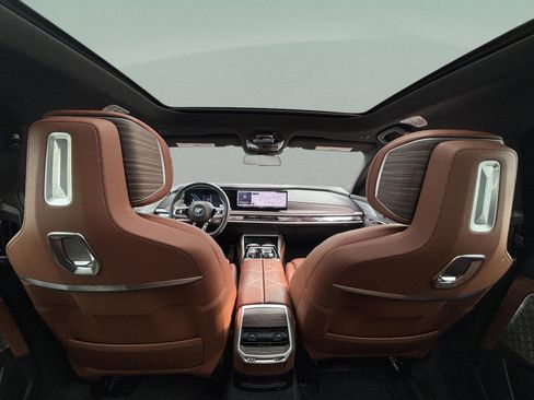 Used 2023 BMW 760i xDrive w/ Luxury Rear Seating Package image 31