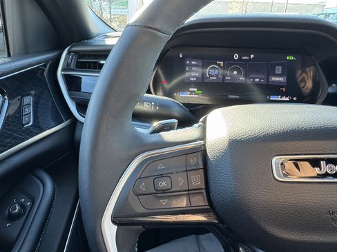 Used 2024 Jeep Grand Cherokee Trailhawk image 23