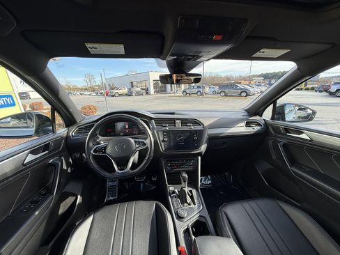 Used 2023 Volkswagen Tiguan SE R-Line image 19