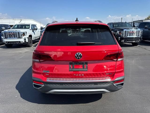 Used 2024 Volkswagen Taos SE w/ Panoramic Sunroof Package AWD/4WD image 4