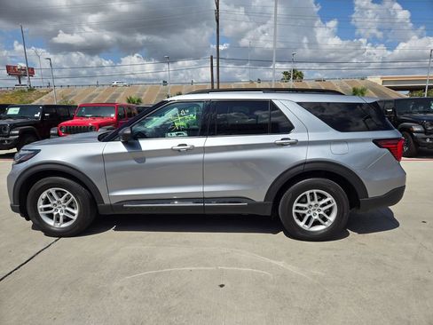 Used 2025 Ford Explorer Active w/ Active Comfort Package RWD image 6
