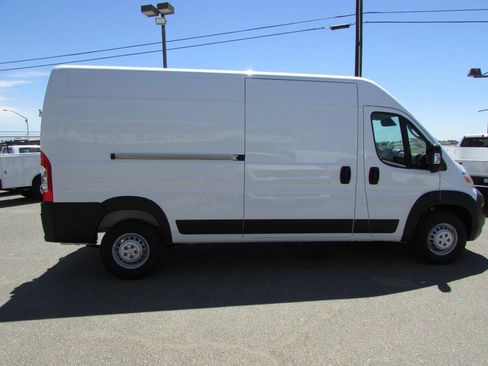Used 2025 RAM ProMaster 2500 w/ Convenience Group image 5