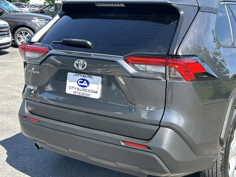 Used 2021 Toyota RAV4 LE FWD image 12