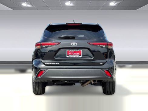 Used 2025 Toyota Highlander LE image 8