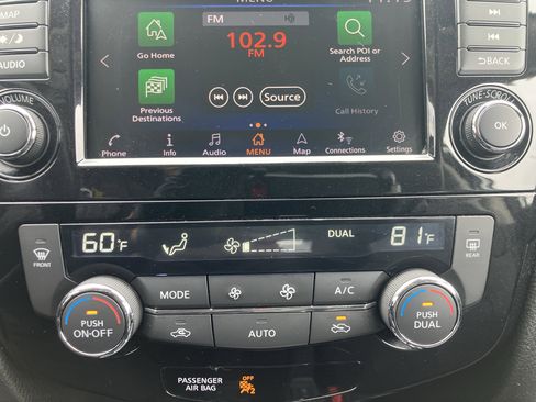 Used 2019 Nissan Rogue SL w/ Premium Package image 28