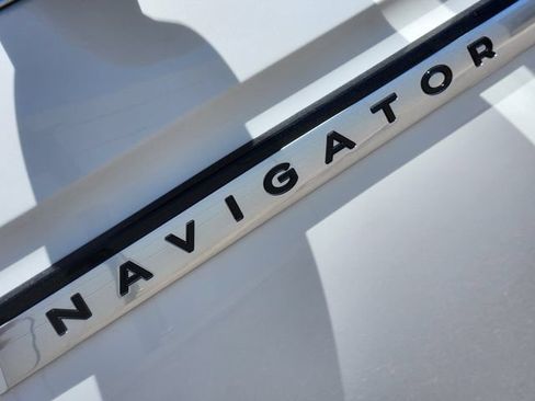 New 2026 Lincoln Navigator Premiere AWD/4WD image 17
