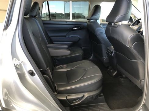Used 2020 Toyota Highlander XLE image 54