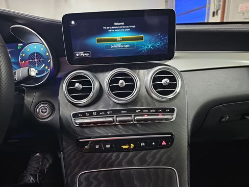 Used 2023 Mercedes-Benz GLC 300 4MATIC Coupe image 22