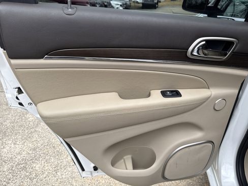 Used 2015 Jeep Grand Cherokee Overland w/ Trailer Tow Group IV image 23