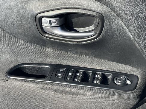 Used 2017 Jeep Renegade Sport w/ Power & Air Group image 20