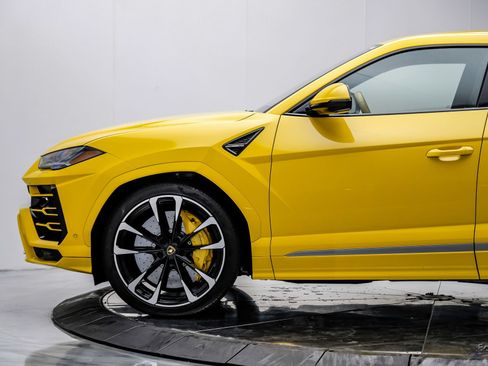 Used 2021 Lamborghini Urus AWD/4WD image 8