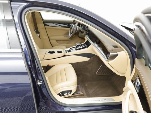 Used 2018 Porsche Panamera 4 image 21