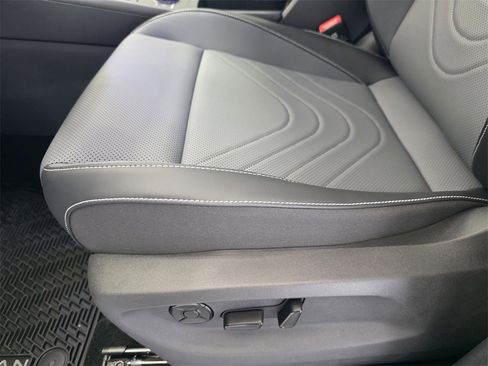 New 2026 Volkswagen Tiguan SE R-Line image 18