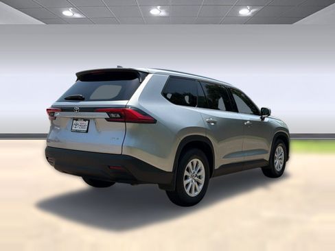 Used 2024 Toyota Grand Highlander FWD image 9