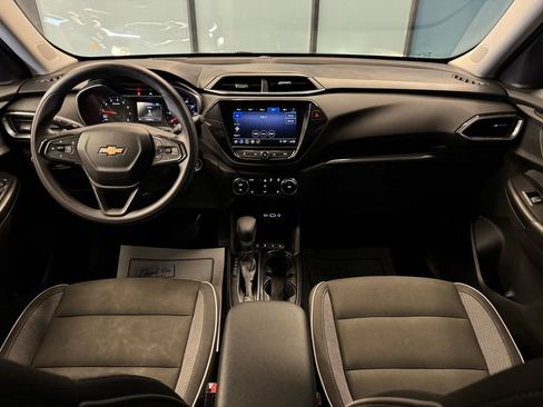Used 2021 Chevrolet TrailBlazer LT w/ Convenience Package FWD image 9
