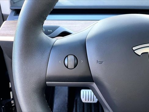 Used 2024 Tesla Model Y Performance image 22