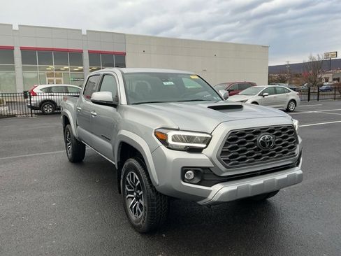 Used 2023 Toyota Tacoma TRD Sport image 3