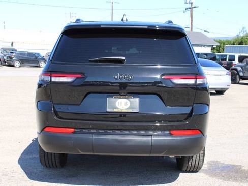 Used 2025 Jeep Grand Cherokee L Altitude AWD/4WD image 4
