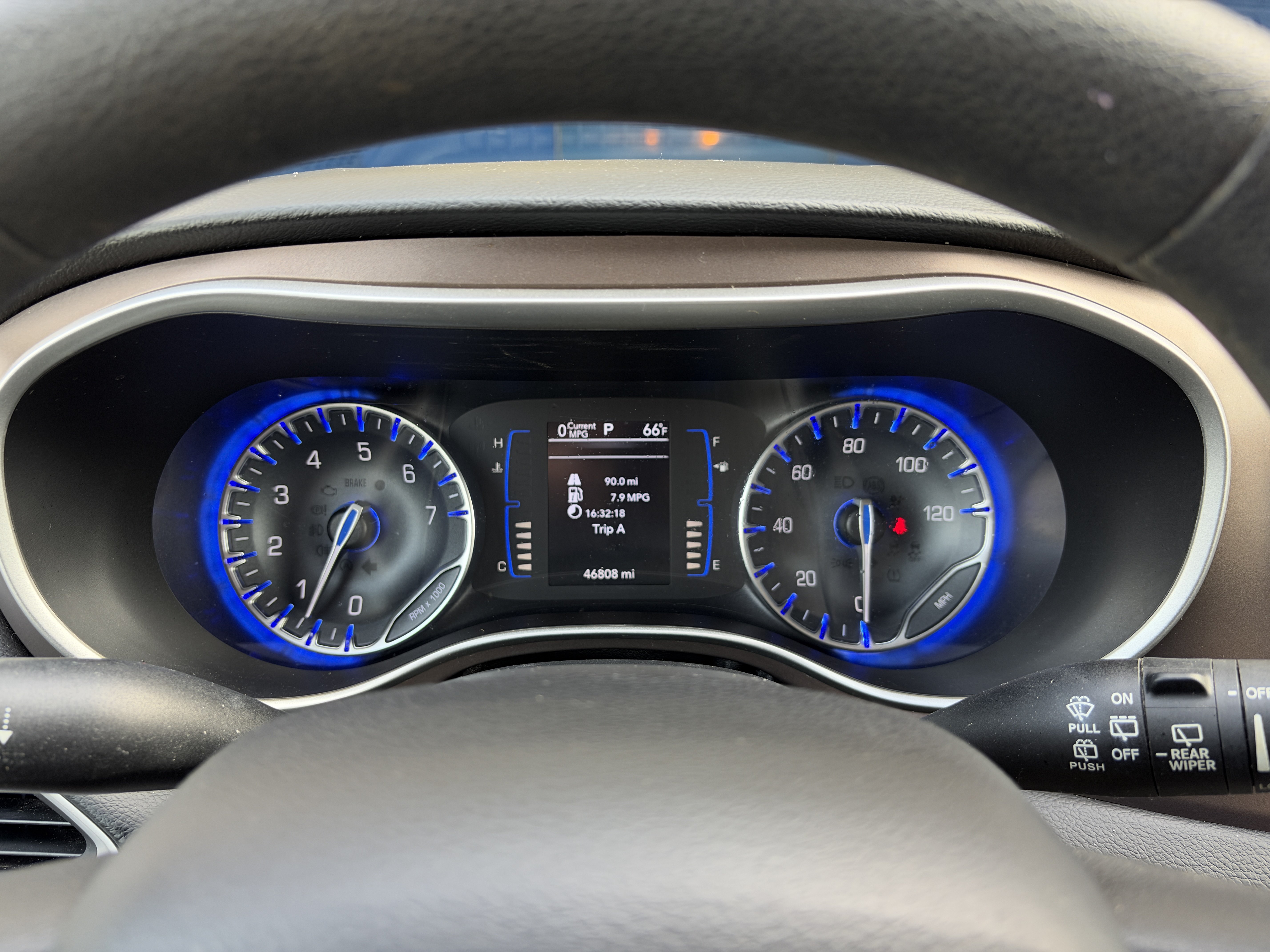 Used 2018 Chrysler Pacifica Touring Plus w/ Tire & Wheel Group FWD image 17