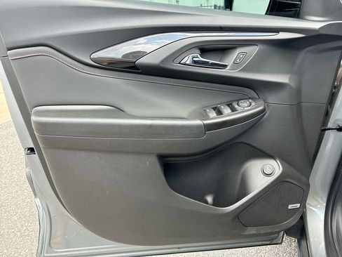 Used 2023 Chevrolet TrailBlazer RS w/ Sun and Liftgate Package FWD image 22